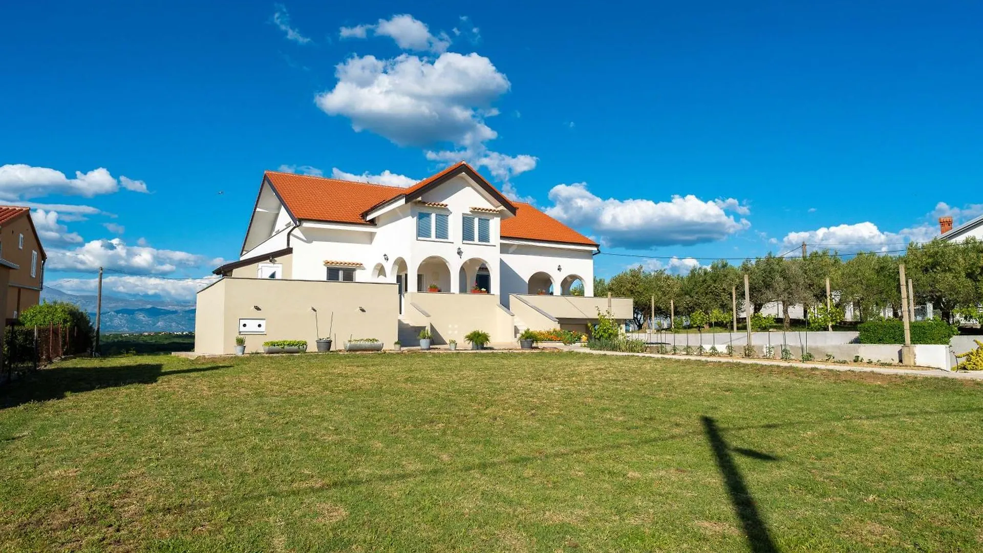 Ema'S Olive Garden Apt 2 -Private Parking, 10 Min Drive From Sandy Beach Policnik 아파트